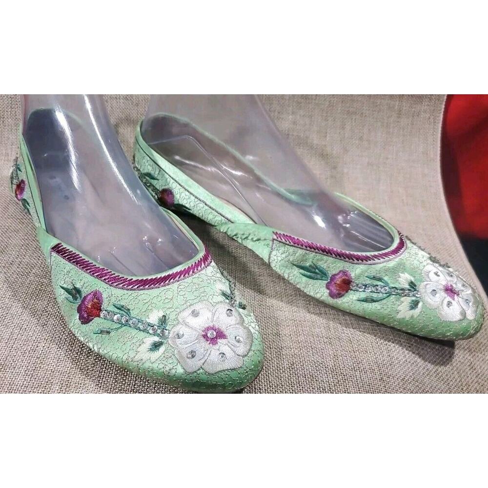 Rebels Sz 10 Leather Embroidered Beaded Green Floral Fabric Upper Slip On Flats
